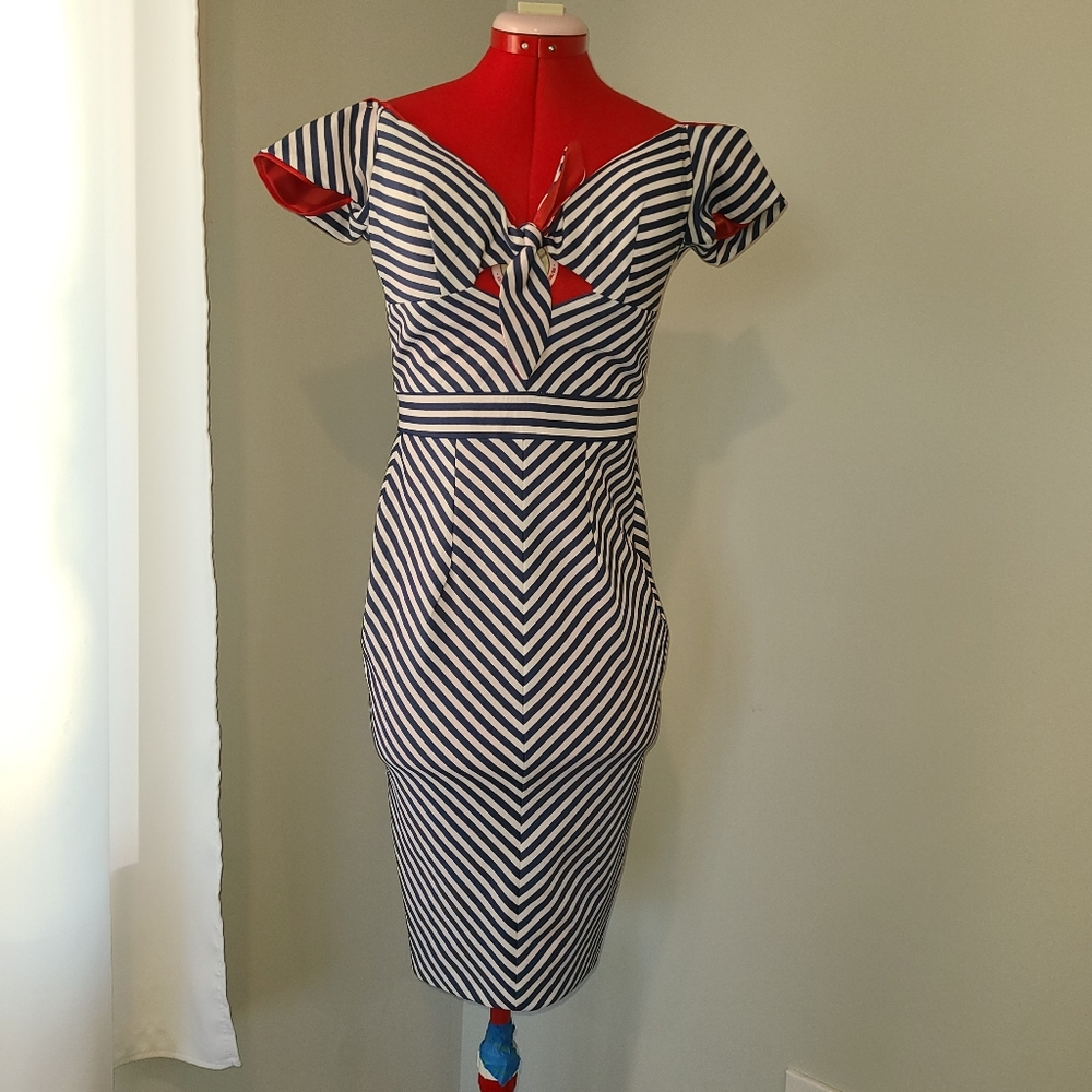 Le Palais Vintage size small wiggle dress